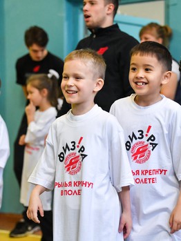 "Физ-ра с Омскими Ястребами" у первоклашек