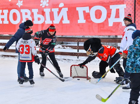 Выходные с «Авангардом» на городском катке на Бударина