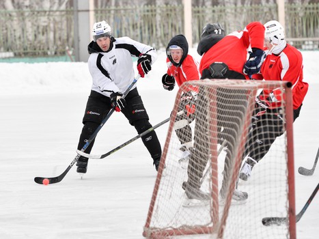 Тренировка "Авангарда" на открытом льду