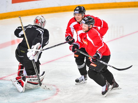 Открытая тренировка "Авангарда" для СМИ перед стартом плей-офф