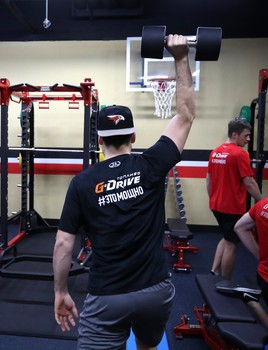 «Авангард» возобновил тренировки. Первое занятие по катанию