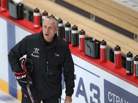 «Авангард» продолжает тренировки