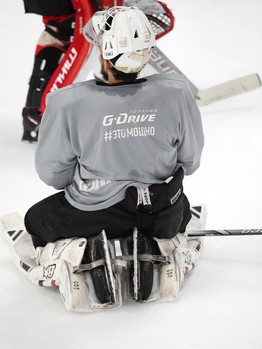 «Авангард» продолжает тренировки