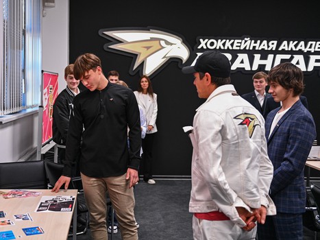 Александр Крылов на G-Drive Арене и в Хоккейной Академии «Авангард»