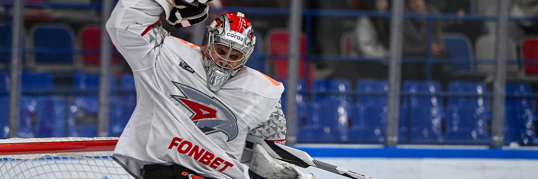 ЗАЛОЖИЛИ БАЗУ В ПЕРВОМ | Победная раздевалка «Авангарда» после матча с «Нефтехимиком» (ВИДЕО)