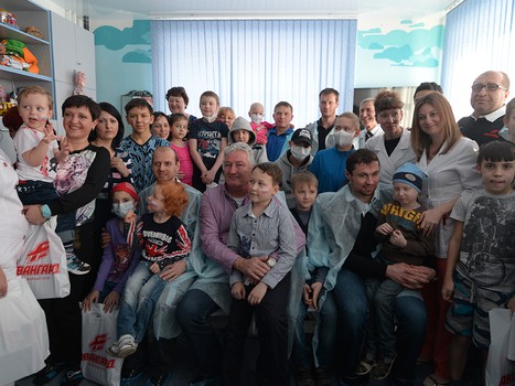 "Авангард" в гостях у детей, проходящих лечение в гематологическом отделении ОДКБ