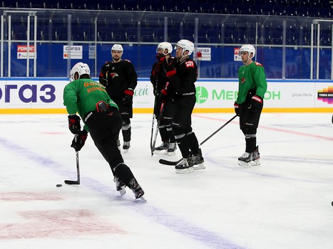 Тренировка «Авангарда» перед матчем в Уфе