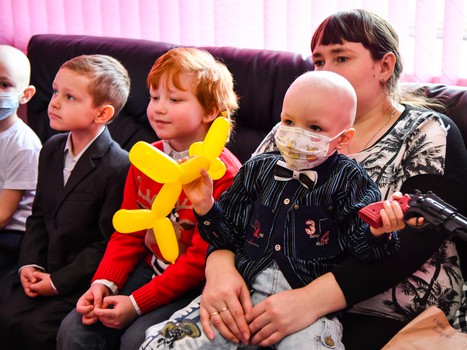 "Авангард" поздравил юных болельщиков из ОДКБ с наступающим Новым годом