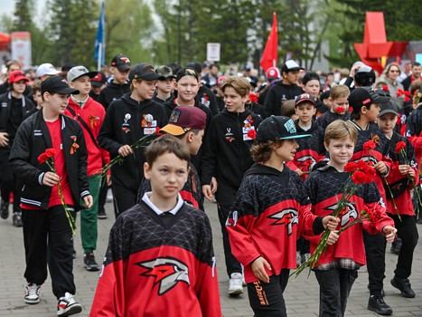 Возложение цветов в Парке Победы
