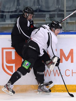 Двусторонний матч - просмотр молодежи