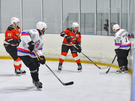 Ветераны «Авангарда» - сборная Ночной хоккейной лиги 8:4