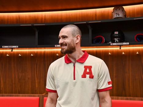 Артём Блажиевский прилетел в Омск