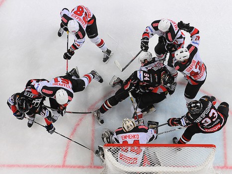 1/4 финала плей-офф МХЛ. Матч №4. "Омские Ястребы" - "Белые Медведи" 1:2