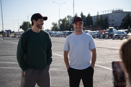 Джозеф Чеккони и Эндрю Потуральски прилетели в Омск