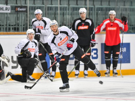 Тренировка "Авангарда" перед отправлением в Магнитогорск