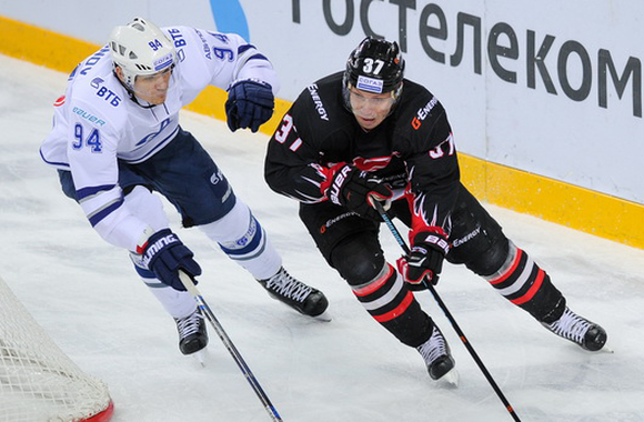 Александр Пережогин провел лучший силовой прием 13-й игровой недели КХЛ