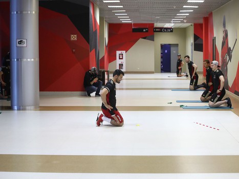 «Авангард» продолжает тренировки