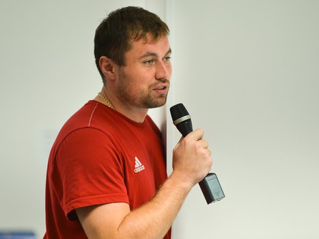 Пресс-конференция президента ХК "Авангард" Владимира Шалаева и представление новичков