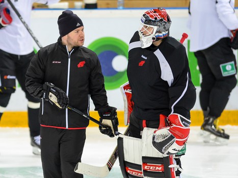 Открытая тренировка "Авангарда" для СМИ перед стартом серии с "Ак Барсом"