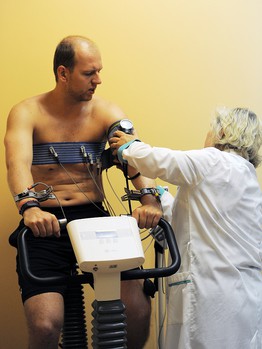 Медосмотр хоккеистов "Авангарда"