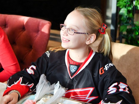 Подарки команде от Клуба юного болельщика "Авангарда"