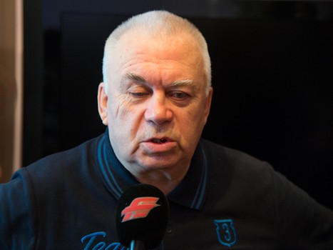 "Омские Ястребы" в гостях у ветеранов омского хоккея