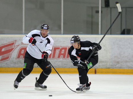 Первая тренировка "Авангарда" на льду