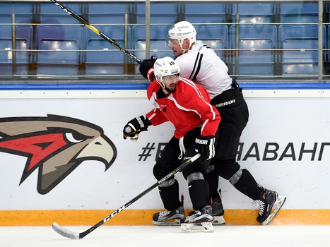 Тренировка "Авангарда" перед выездом в Астану