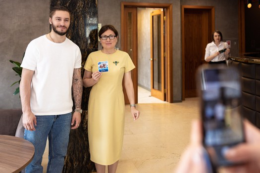 Договорённость о продлении контракта и автограф-сессия Семёна Чистякова в «Айсорс»