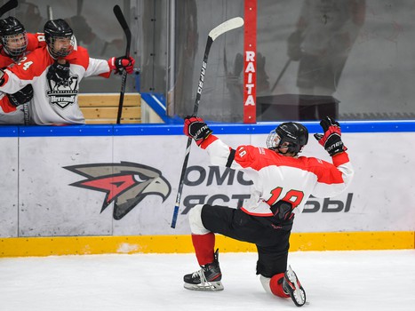 Полуфиналы и матчи за 5-8 места Первенства ЮХЛ в Омске