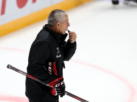 Снова на льду. «Авангард» вернулся к работе