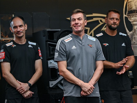 Первая ледовая тренировка «Авангарда»