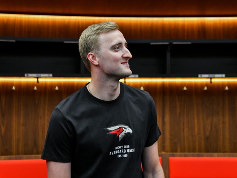 Александр Волков прилетел в Омск