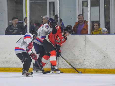 Ветераны «Авангарда» - сборная Ночной хоккейной лиги 8:4