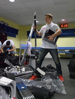 На сбор! Хоккеисты "Авангарда" перед отъездом в Фюссен