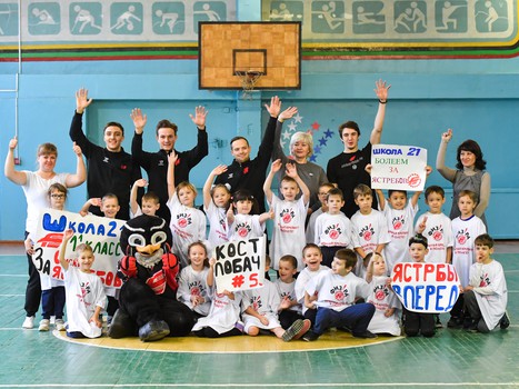 "Физ-ра с Омскими Ястребами" у первоклашек