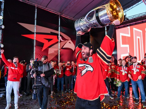 «Авангард» привёз Кубок Гагарина в Омск!