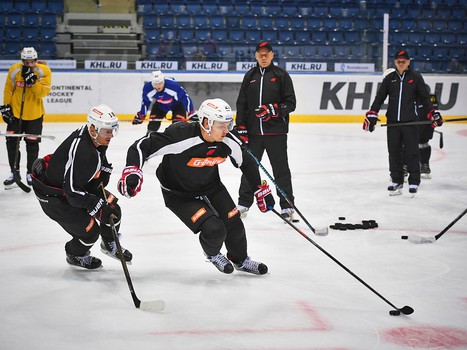 Раскатка "Авангарда" перед выездным матчем со "Слованом"