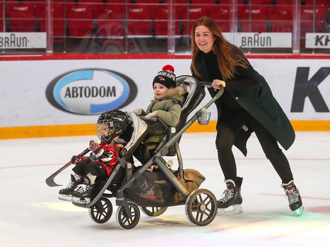 Семейные катания «Авангарда» перед Новым годом