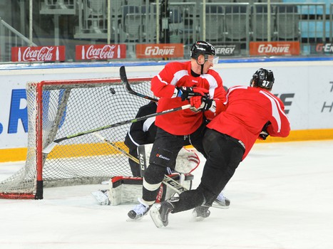 Открытая тренировка "Авангарда" для СМИ перед стартом плей-офф