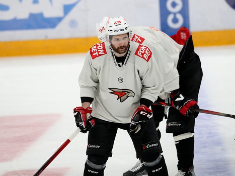 Тренировка «Авангарда» перед стартом финала Кубка Гагарина