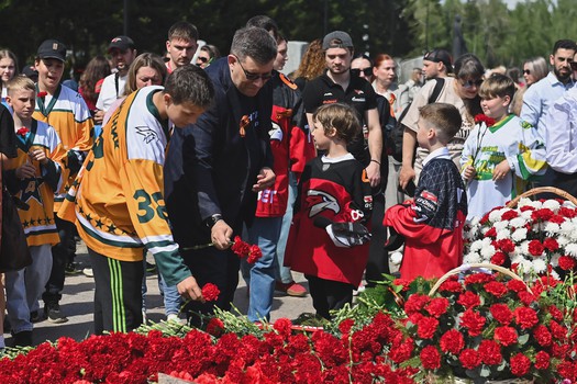 Возложение цветов в Парке Победы