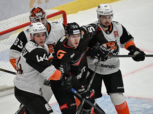 Иллюзия обмана. «Авангард» уступает «Амуру»