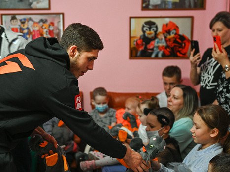 «Авангард» в гостях у детей из ОДКБ