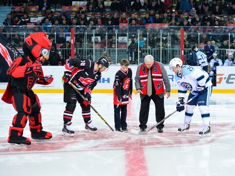 Наша атмосфера. Как поддерживали "Авангард" в сибирском дерби