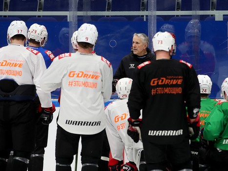 Тренировка «Авангарда» перед матчем в Уфе