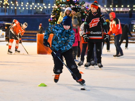 Выходные с «Авангардом» на городском катке на Бударина