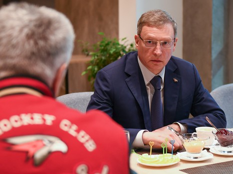 Встреча обладателя Кубка Гагарина Кирилла Семёнова и губернатора Александра Буркова в Академии «Авангард»