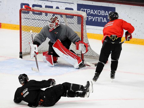 Снова на льду. «Авангард» вернулся к работе