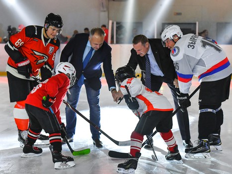 Ветераны «Авангарда» - сборная Ночной хоккейной лиги 8:4